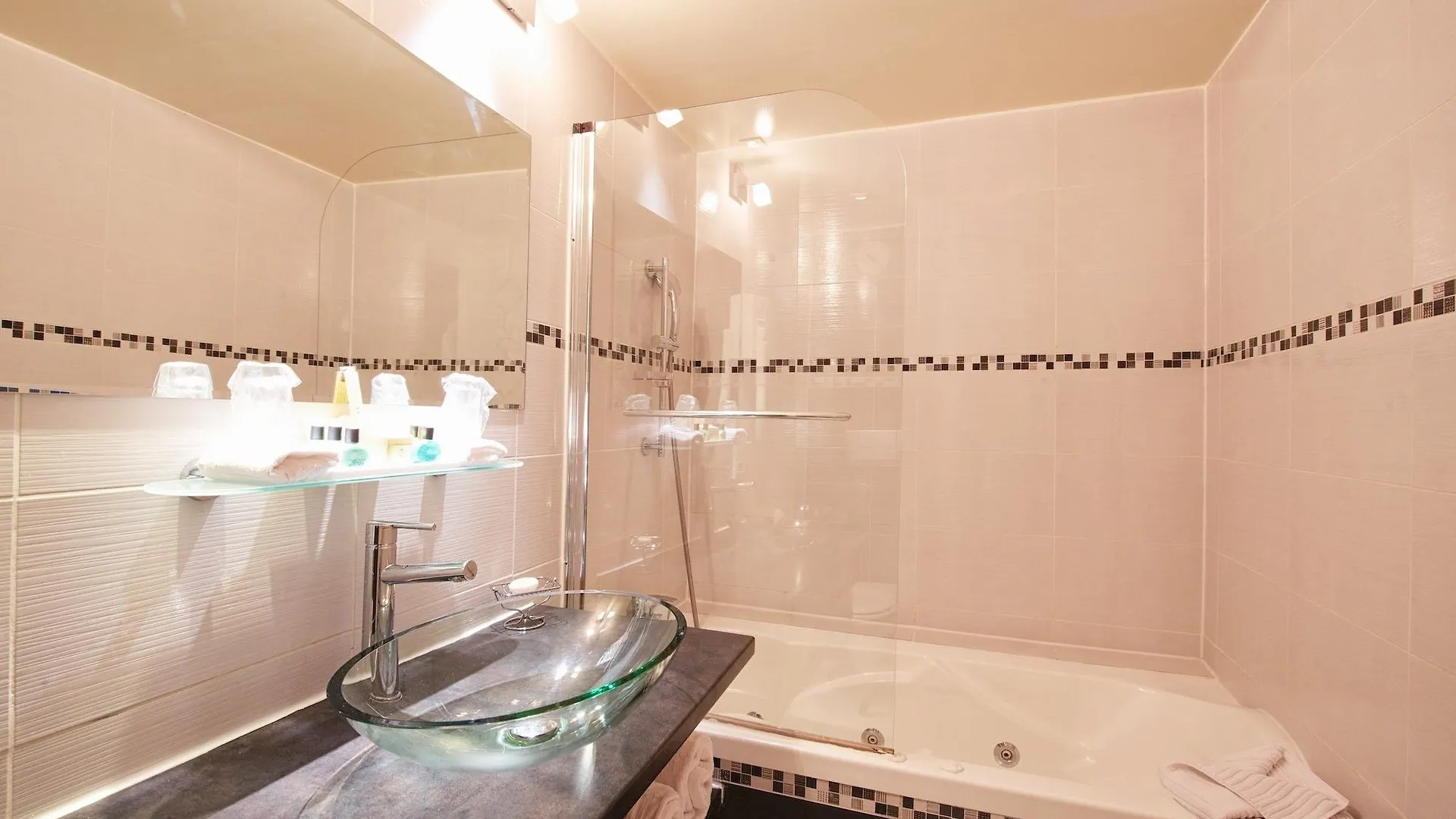 Relais Du Vieux Hotel 4*